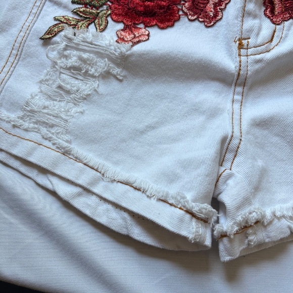 TWFS Distressed White Jean Shorts, Hip Cutout, with Flower Appliques - XS - Picture 6 of 13